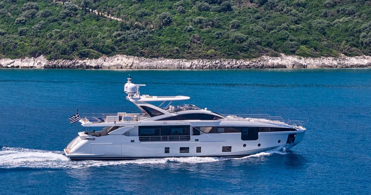 32m Azimut Grande VOLANTE ヨットチャーター メイン画像